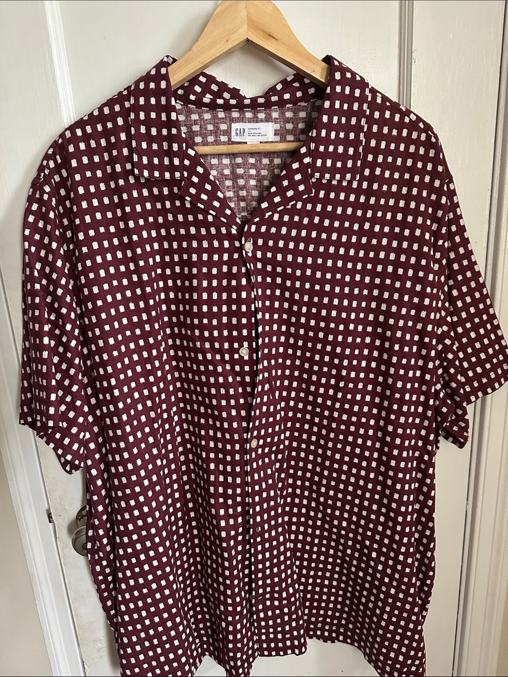 GAP Men's Burgundy Short Sleeve Grid-Print Button-Up Shirt